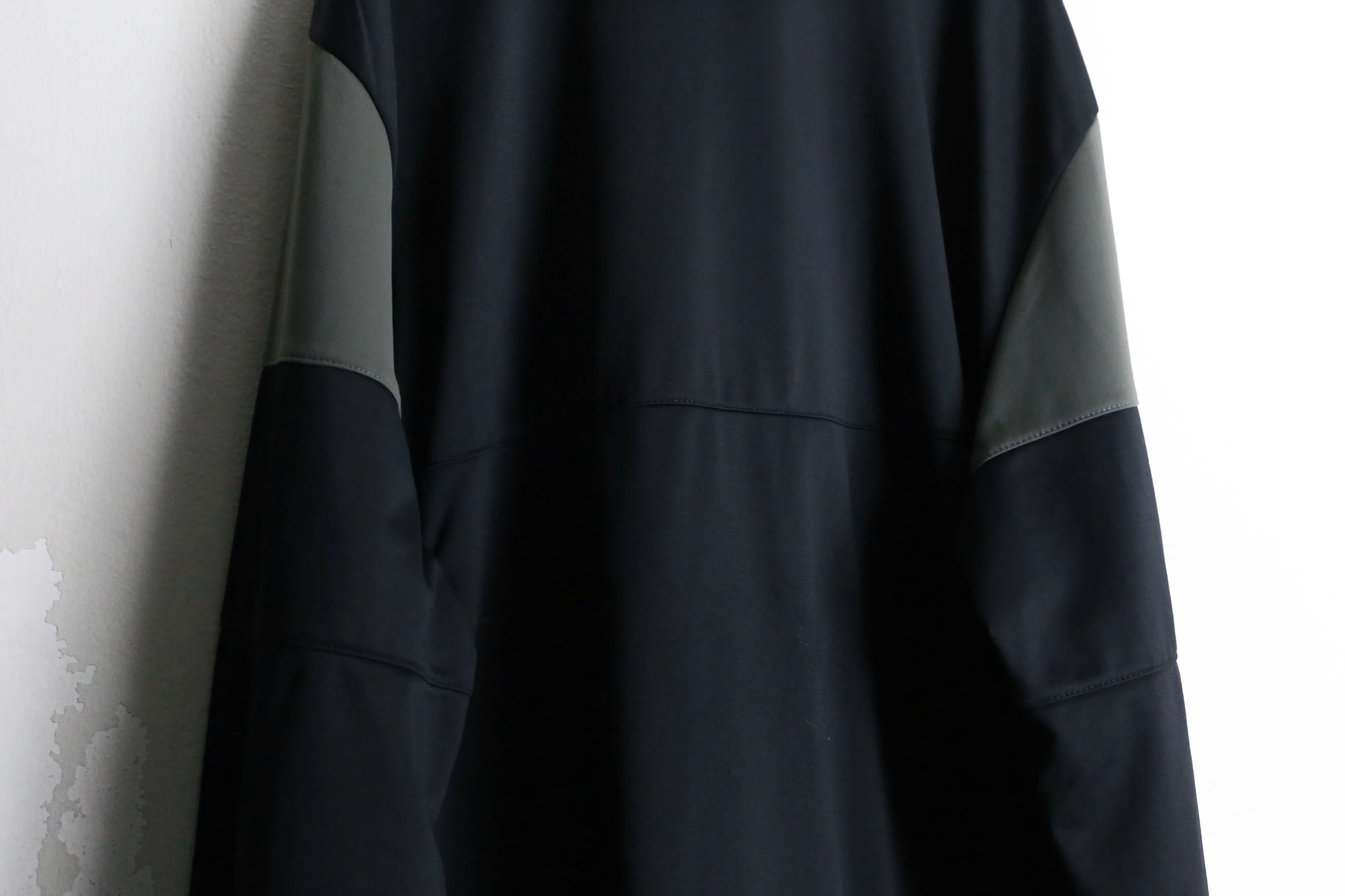 00’s “NIKE” bi-color track jacket