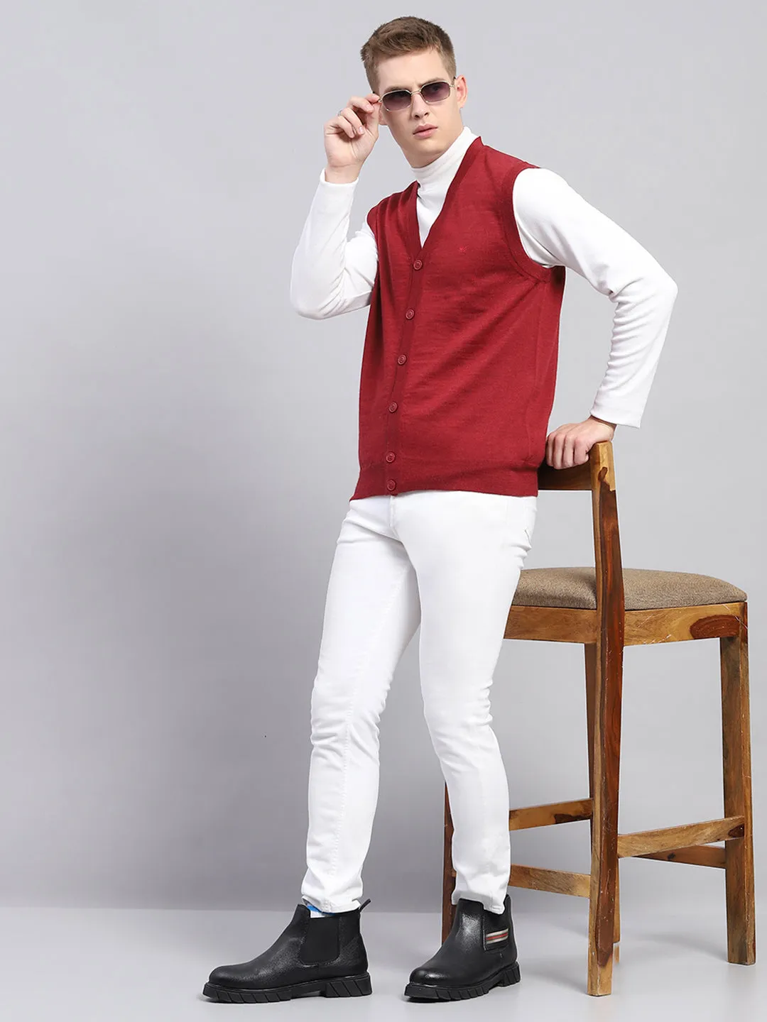 Men Maroon Solid V Neck Sleeveless Cardigan