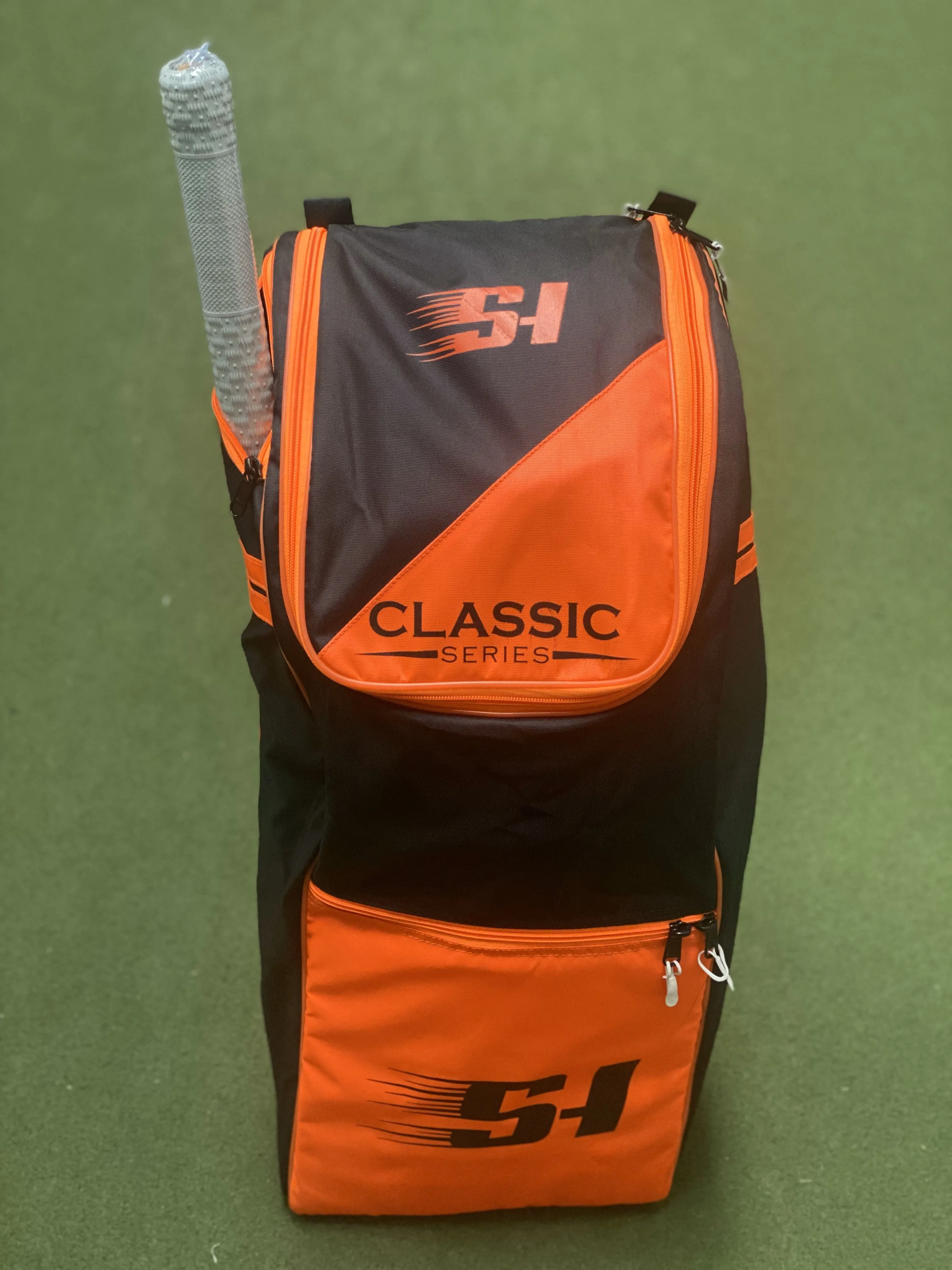 SPORTS HUB CLASSIC  DUFFLE BAG